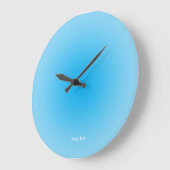 Baby Blue Azure Radial Gradient Große Wanduhr (Winkel)