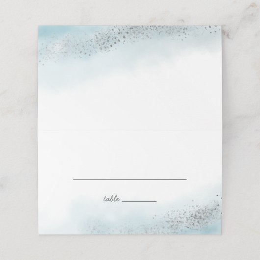 Baby Blue Clouds Silver Glitzer Wedding Platzkarte (Außenseite Aufgefaltet)