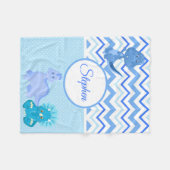 Baby Blue Dinosaurier Zickzack Personalisiert Fleecedecke (Vorderseite (Horizontal))