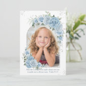 Baby Blue Floral Christening Taufe Foto Arch Einladung (Stehend Vorderseite)