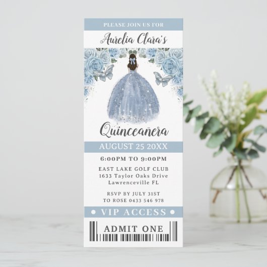 Baby Blue Floral Quinceañera Sweet 16 VIP Ticket Einladung (Stehend Vorderseite)