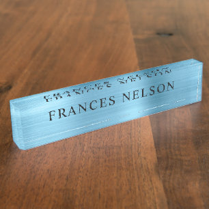 Baby Blue Metallisch Stylische Serif Namensplakette