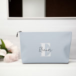 Baby Blue Modern Minimalistisch Mit Monogramm Zubehörtasche<br><div class="desc">Modernes,  Minimalistisches Mit Monogramm Design.</div>