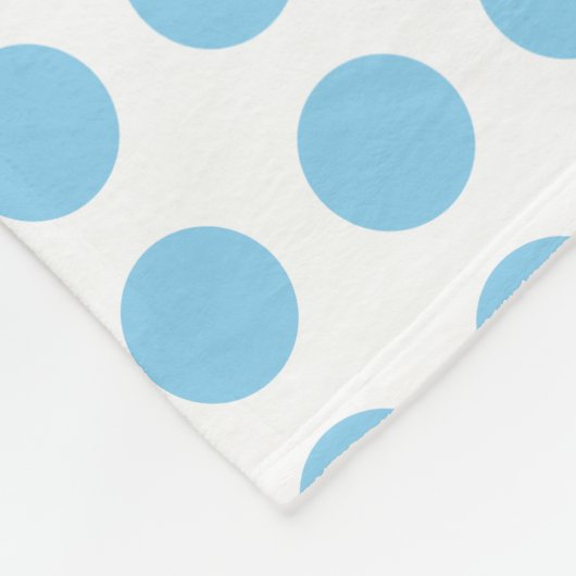 Baby Blue on White Large Horizontal Polka Dots Fleecedecke (Ecke)