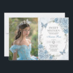 Baby Blue Silver Butterfly Sweet 16 Geburtstag Fot Einladung<br><div class="desc">Die perfekte Einladung für den Sweet 16 Ihrer Tochter ist endlich da! Das schicke Design besticht durch elegante,  wasserfarbene,  babyblaue Rose,  süße Schmetterlinge und einen modernen ovalen silbernen Rahmen. Klicken Sie auf die Schaltfläche "Weitere Anpassung",  wenn Sie den Stil und die Position des Textes neu ordnen und formatieren möchten.</div>