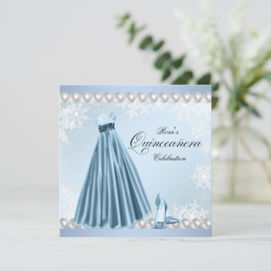 Baby Blue Snowflake Quinceanera Einladung (Stehend Vorderseite)