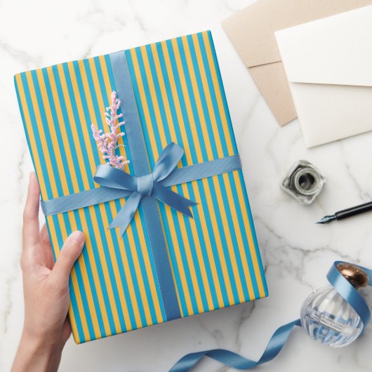 Baby Blue und Gelbe Streifen Geschenkpapier (Schenken)