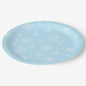 Baby Blue und White Snowflakes Pappteller (Schrägansicht)