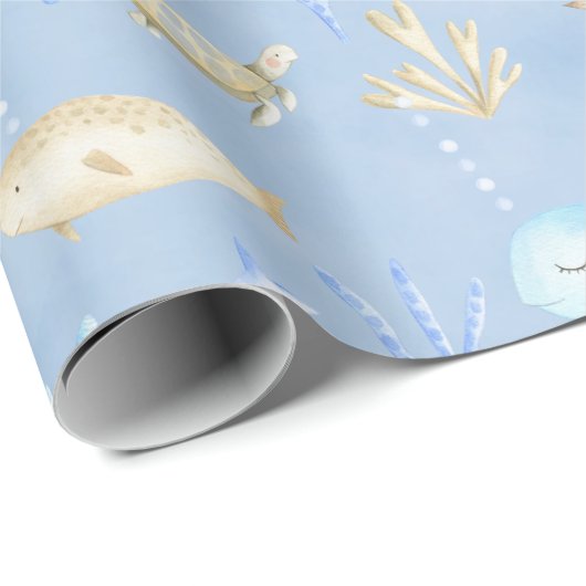Baby Blue Whale & Narwhal unter dem Meer Geschenkpapier (Rolleneckpunkt)