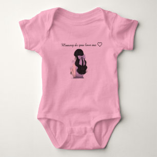 Baby-Body mit Aufdruck darauf. Baby Strampler