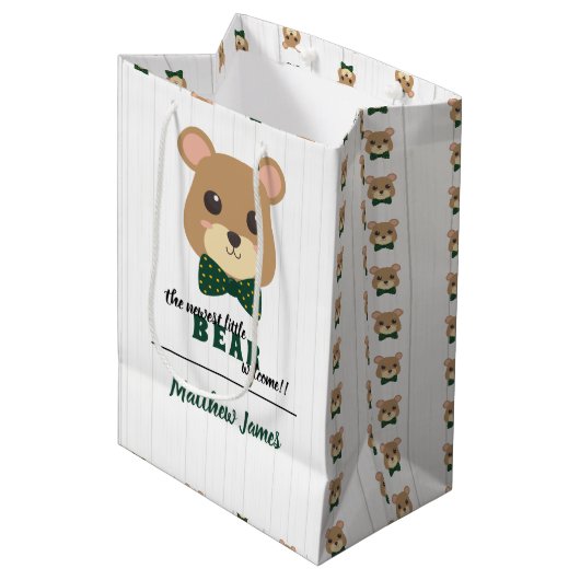 Baby Boy Bear Green & Gold Mittlere Geschenktüte (Vorderseite Schrägansicht)