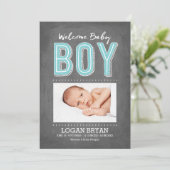 Baby Boy Chalkboard | Geburtsankündigung Ankündigung (Stehend Vorderseite)