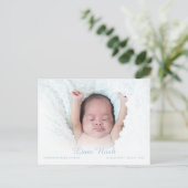 Baby Boy Foto Script Name Modern Elegante Birth Ankündigungspostkarte (Stehend Vorderseite)
