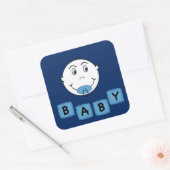Baby Boy mit Binky Quadratischer Aufkleber (Umschlag)