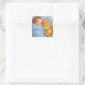Baby Boy Napping mit Kitten Quadratischer Aufkleber (Tasche)