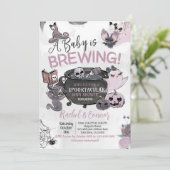 Baby Brewing Hallowen Baby Shower Einladung (Stehend Vorderseite)
