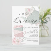 Baby Brewing Pink Tee Party Babydusche Einladung (Stehend Vorderseite)