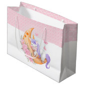 Baby bricht mit Blume über den Mond Große Geschenktüte (Vorderseite Schrägansicht)