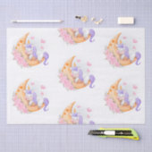 Baby bricht mit Blume über den Mond Seidenpapier (Handwerk)