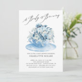 Baby brütet Blue Floral Baby Boy Tee Einladung (Stehend Vorderseite)