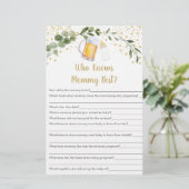 Baby brütet Grünpflanzen, die Mama das beste Spiel (Stehend Vorderseite)