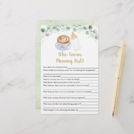 Baby brütet Kaffee, der das beste Spiel der Mama k