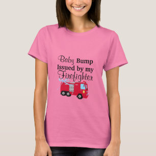 Baby-Bump, ausgegeben von meinem Firefighter-Mater T-Shirt