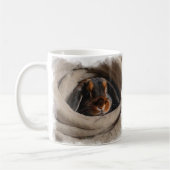 Baby Bunny schluckte in einer Blankie Kaffeetasse (Links)