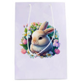 Baby Bunny unter farbenfrohen Frühlingsblumen Mittlere Geschenktüte (Vorderseite)