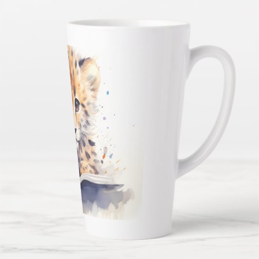 Baby Cheetah Reader Latte Tasse (Rechts)
