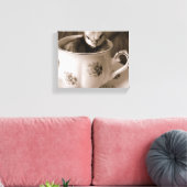 Baby Chick in Teacup Leinwanddruck (Insitu (Wohnzimmer))