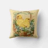 Baby Chicks in einem Osterkorbkissen Kissen (Rückseite)