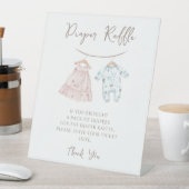 Baby Clothes Gender Reveal Dillierzeichen Sockelschild (In Situ)