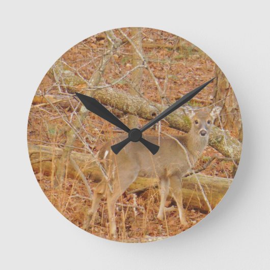 Baby Deer's Erster Winter Runde Wanduhr (Vorderseite)