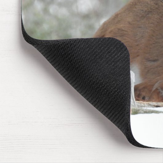 Baby Dei im Wintercoat Mousepad (Ecke)