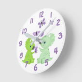 Baby-Dinosaurier und Schmetterlinge Runde Wanduhr (Winkel)