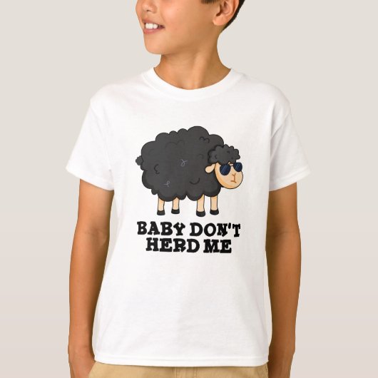 Baby Don't Herd Me Funny Black Sheep Pun T-Shirt (Vorderseite)