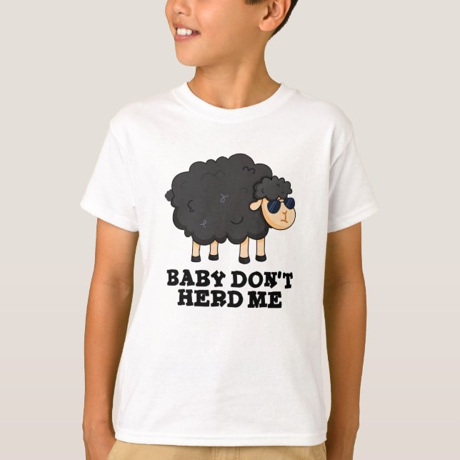 Baby Don't Herd Me Funny Black Sheep Pun T-Shirt (Vorderseite)