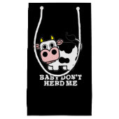Baby Don't Herd Me Funny Cow Pun Dark BG Kleine Geschenktüte (Vorderseite)