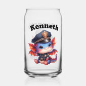 Baby Dragon lächelt in Polizist Kostüm! Dosenglas (Rückseite)