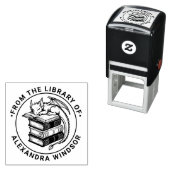 Baby Dragon Sleeping on Book Stack Library Name Permastempel (Beispiel)