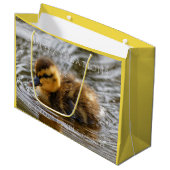 Baby Duckling Paddles im lokalen Teich Große Geschenktüte (Vorderseite Schrägansicht)