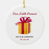 Baby Due | Erwartung einer Schwangerschaftsmeldung Keramik Ornament (Hinten)