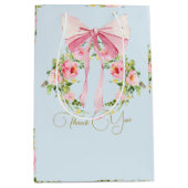 Baby Dusche Blumenmuster Wappen Regency Bow Blue Mittlere Geschenktüte (Vorderseite)