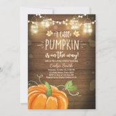 Baby Dusche laden Kleine Pumpkin Fall Holz rustika Einladung (Vorderseite)