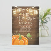 Baby Dusche laden Kleine Pumpkin Fall Holz rustika Einladung (Stehend Vorderseite)