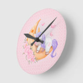 Baby einhorcht mit Blume über den Mond Runde Wanduhr (Winkel)