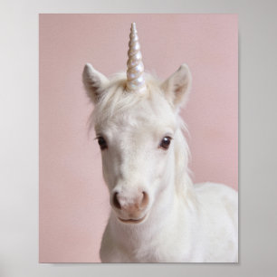 Baby Einhorn Portrait – Magische Kinderzimmer Wand Poster