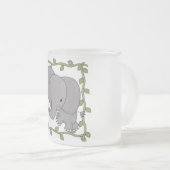 Baby-Elefant-T-Shirts und Geschenke Mattglastasse (VorderseiteRechts)