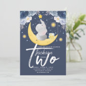Baby Elephant auf Mond Zweiten Geburtstag Einladung (Stehend Vorderseite)